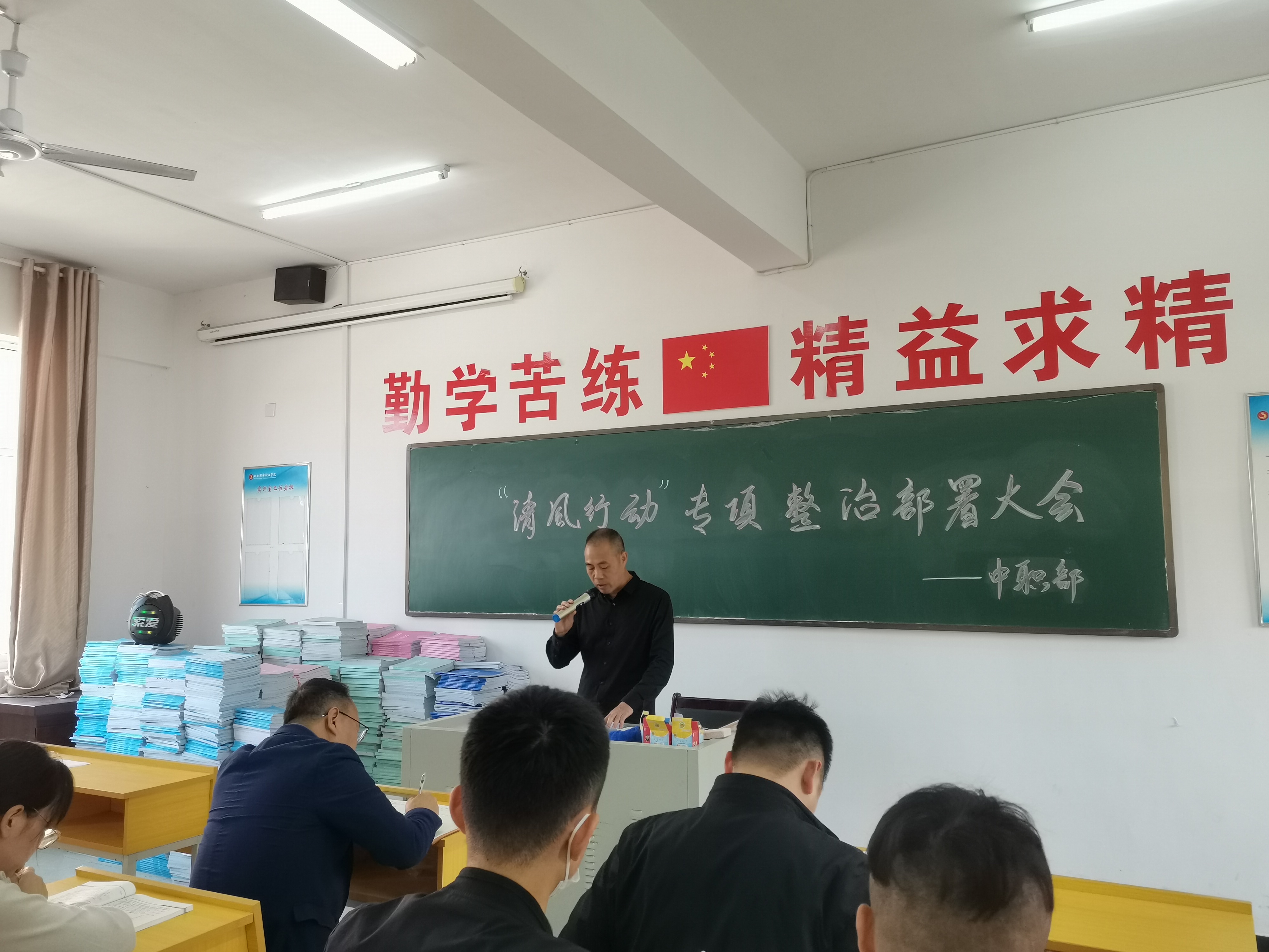 b859f2565e8f4e57ab056cb4e3da14c3.jpg